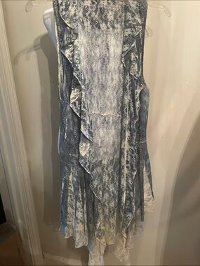 Women's Blue and White Lace Ruffle Sleeveless Top